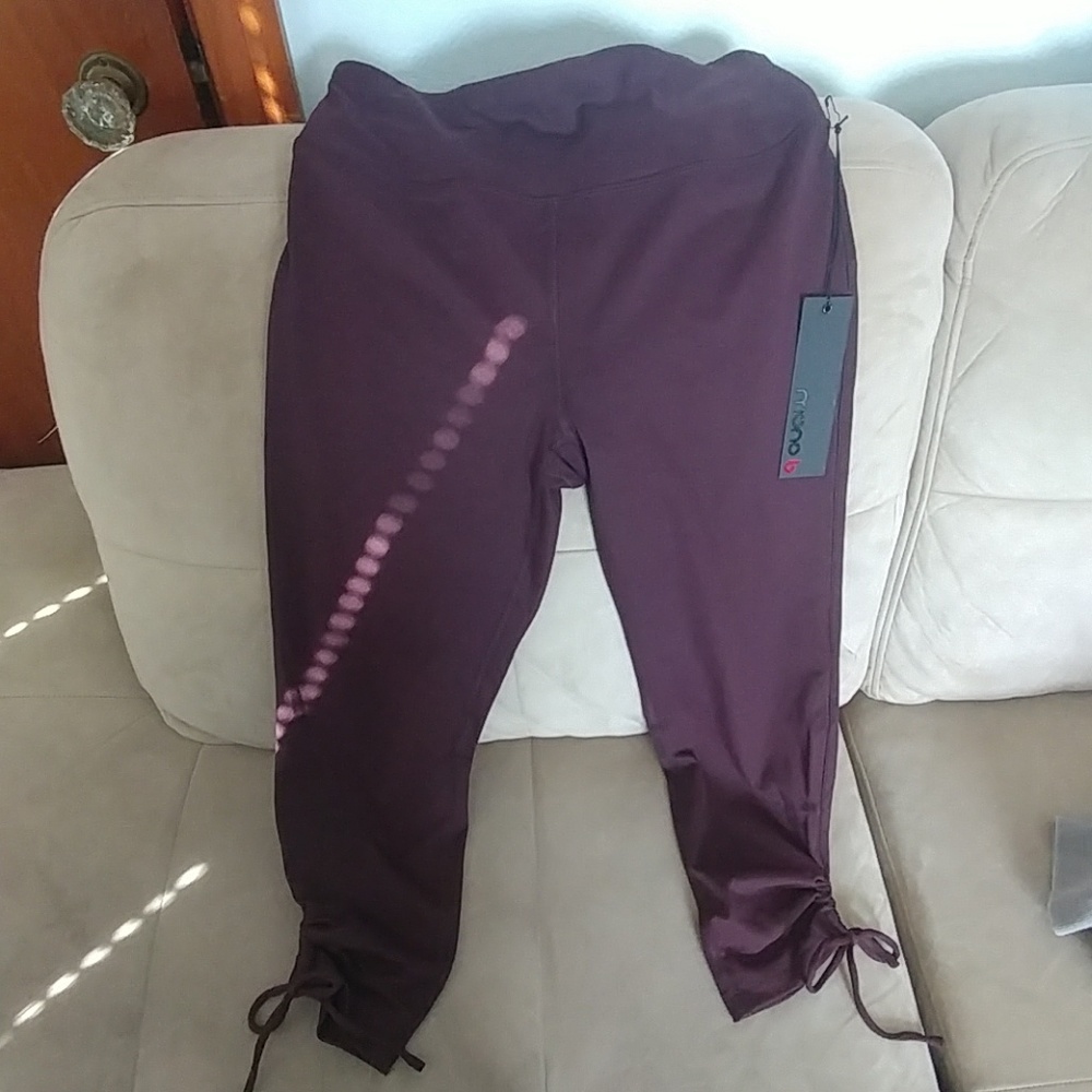 New with tags mono b activewear plum crop legging